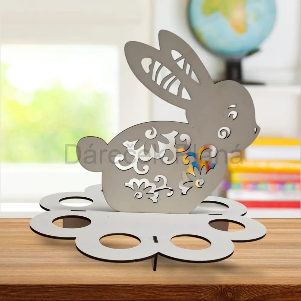 Zajíček s otvory na vajíčka