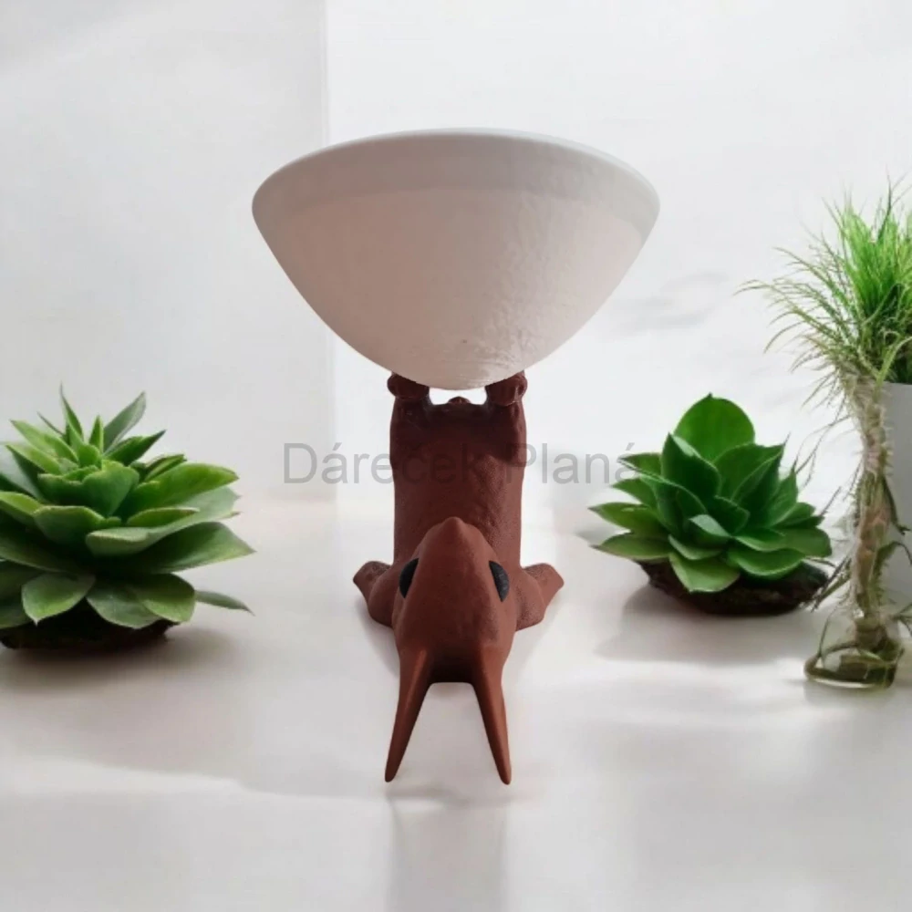 Ležící zajíček s miskou