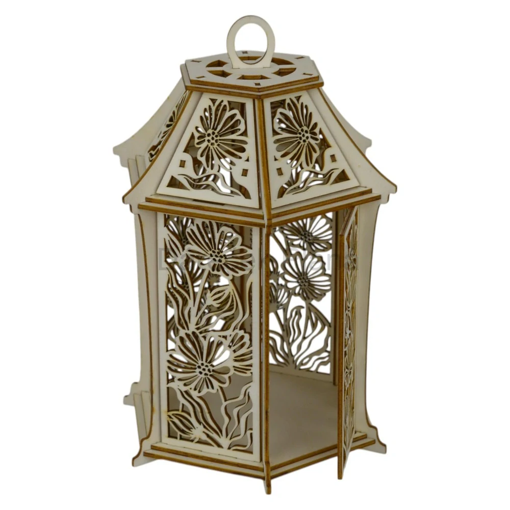  Dřevěná lucerna s květinovým motivem