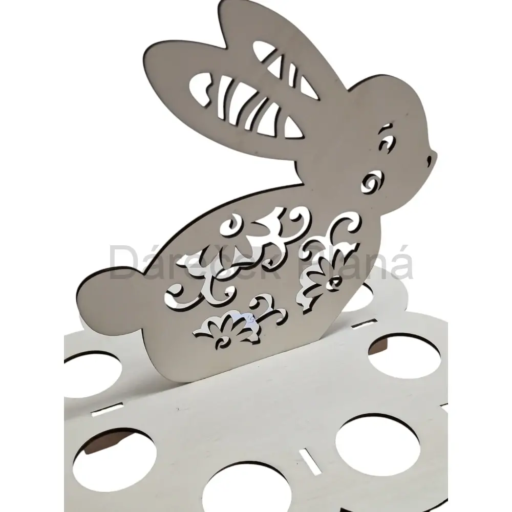 Zajíček s otvory na vajíčka