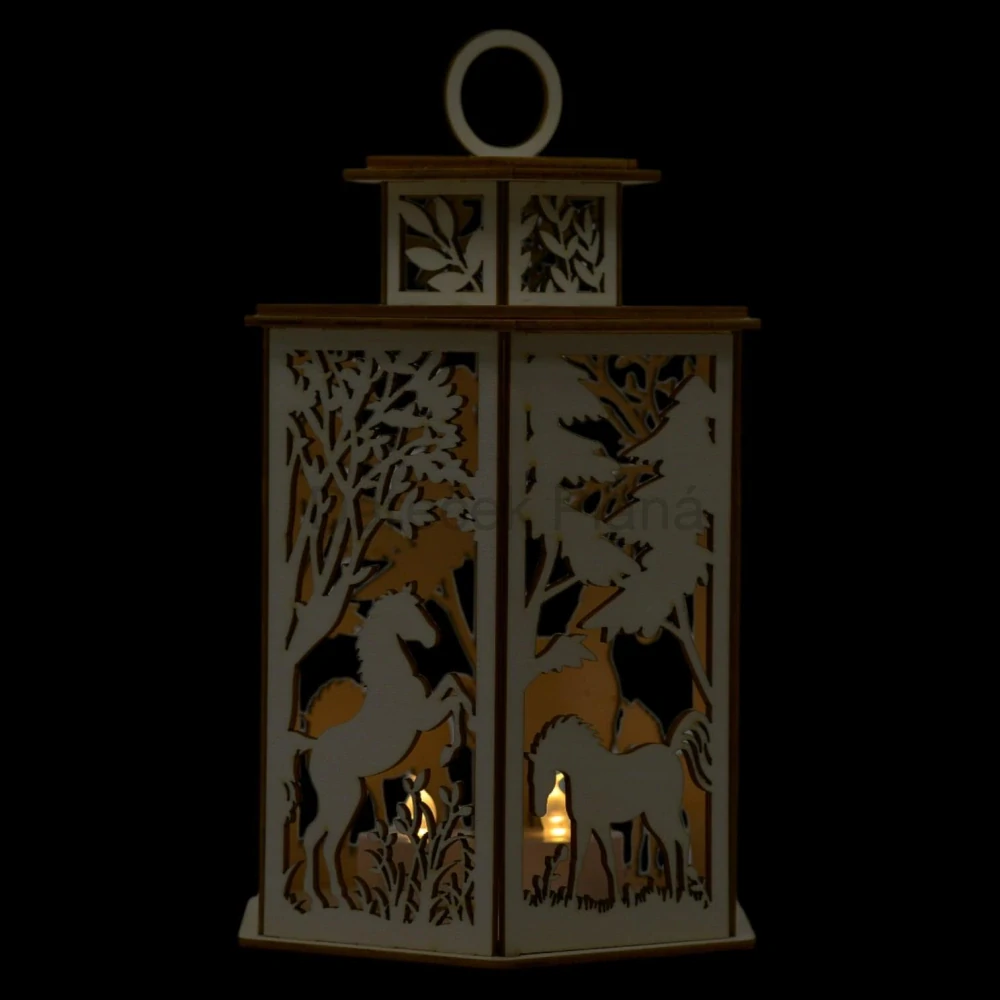 Dřevěná lucerna s motivem koní